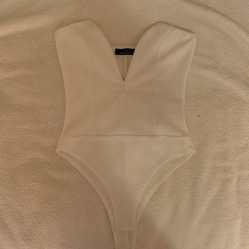 white deep V strapless bodysuit